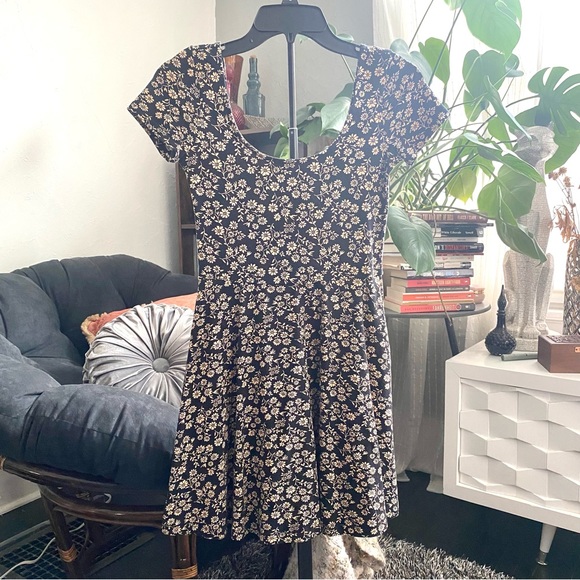 Forever 21 Dresses & Skirts - F21 Black & Peach Floral Fit and Flare Scoop Neck Skater Dress
